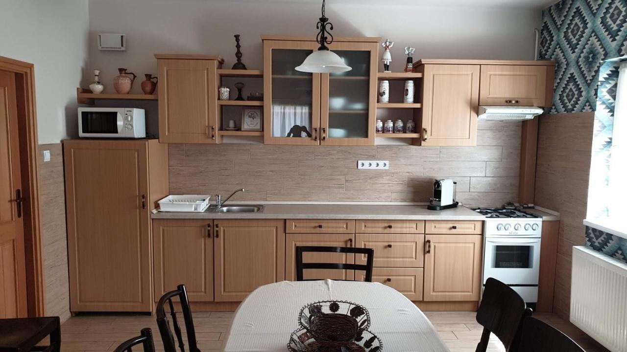 Keller Apartmanok Hajdúszoboszló Buitenkant foto