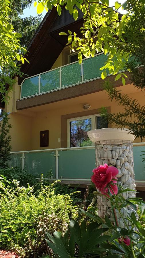 Keller Apartmanok Hajdúszoboszló Buitenkant foto