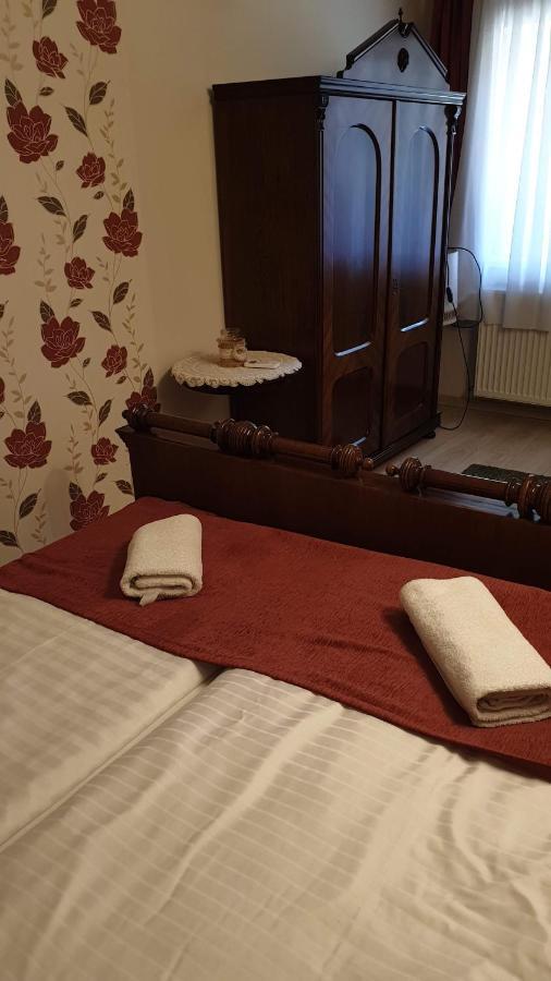 Keller Apartmanok Hajdúszoboszló Buitenkant foto